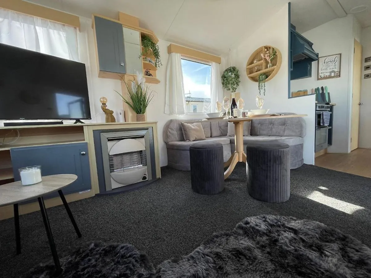 Little Owl - Holiday Home - Caravan Break Tunstall  United Kingdom